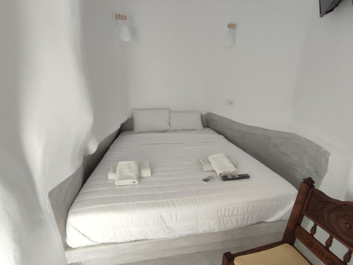 Thira Economy Rooms Fíra Kültér fotó